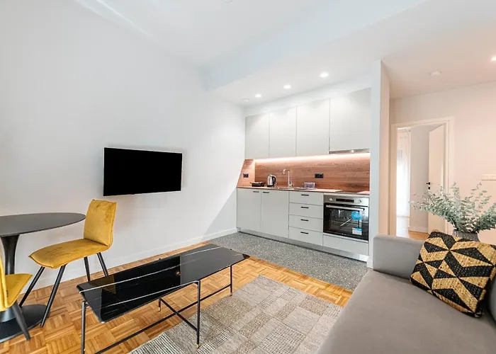 Phaedrus Living: Luxury Flat Panormou